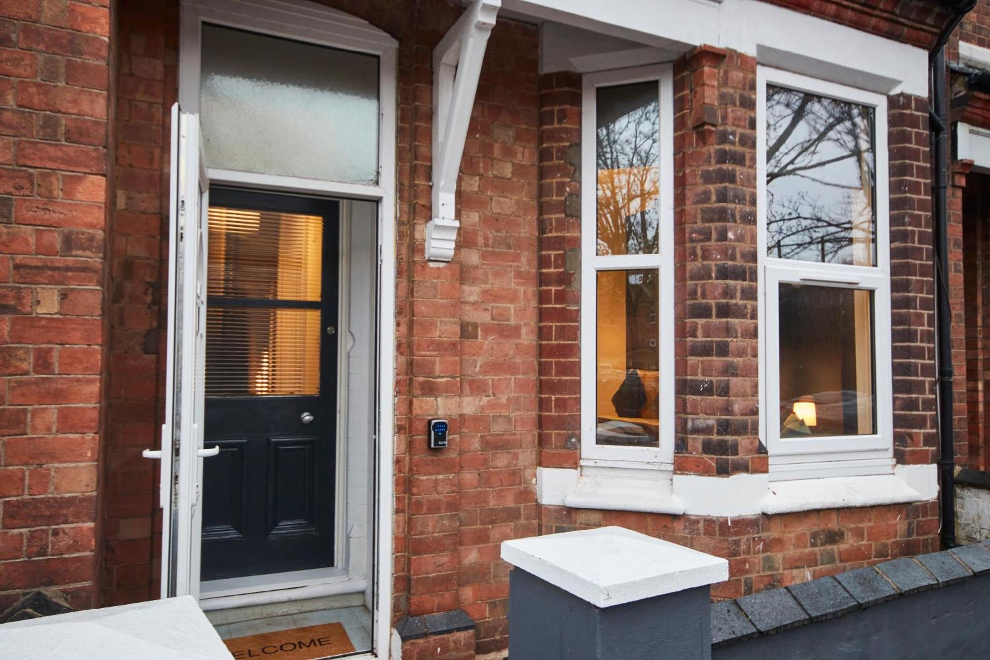 5 Bed House In Leamington Spa Perfect For Contractors With 7 Beds By Purestay - 14 Night Min! Exterior photo